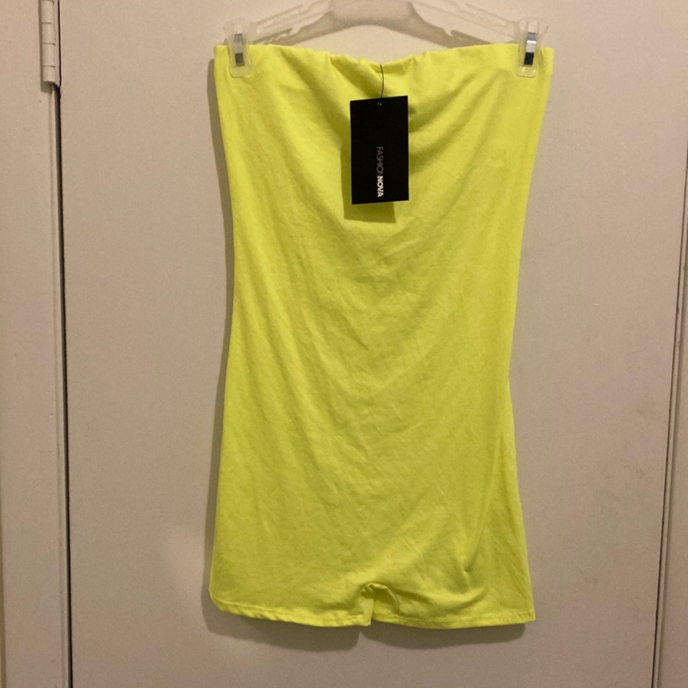 Fashion Nova  size small Yellow short jumper